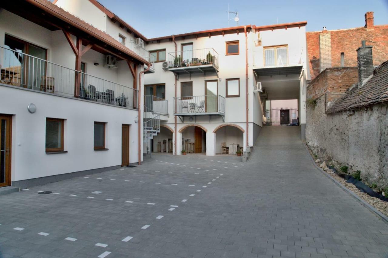 Ferienwohnung Rezidence Konevova, Mikulov Exterior foto